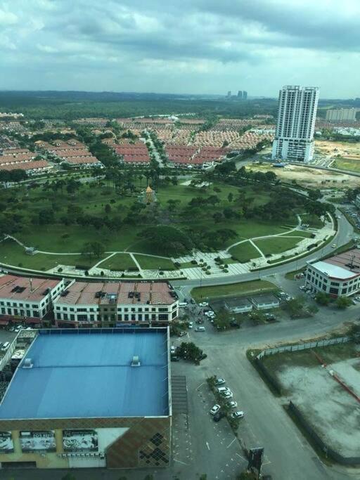 Pangsapuri Sky Loft 4 Guests Balcony Nflix B30a Johor Bahru
