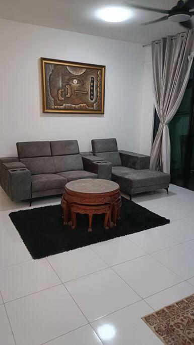 Sky Loft 4 Guests Balcony Nflix B30a Johor Bahru