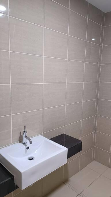 Sky Loft 4 Guests Balcony Nflix B30a Apartment *