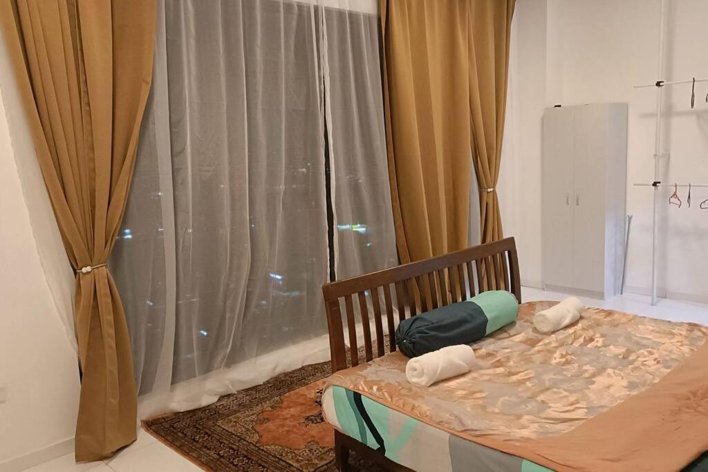 Sky Loft 4 Guests Balcony Nflix B30a Johor Bahru