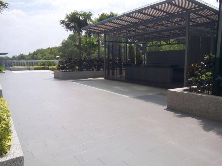 Apartment Sky Loft 4 Guests Balcony Nflix B30a Johor Bahru